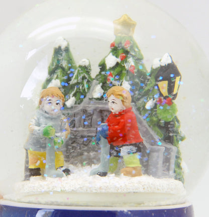 Nostalgie-Schneekugel Eishockeyspieler mit Musikspieluhr Winter Wonderland - Luftblase - Schneekugelhaus