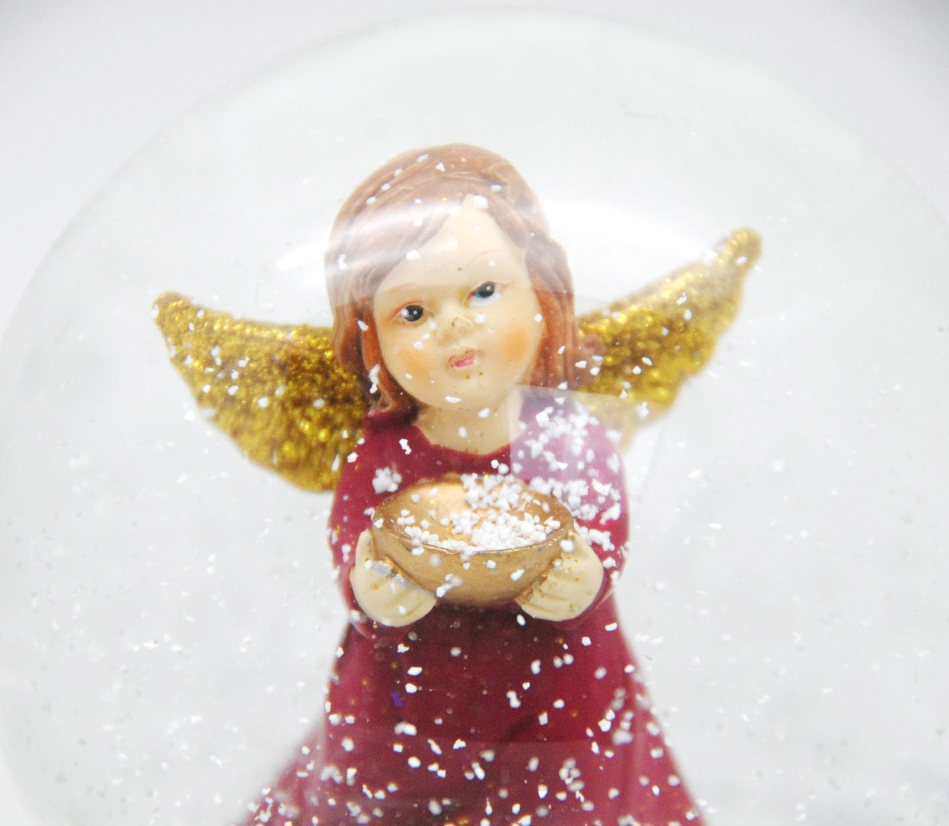 Schneekugel Engel rot mit Schale gold auf Sockel gold mit Sternen mit Spieluhr - Schneekugelhaus