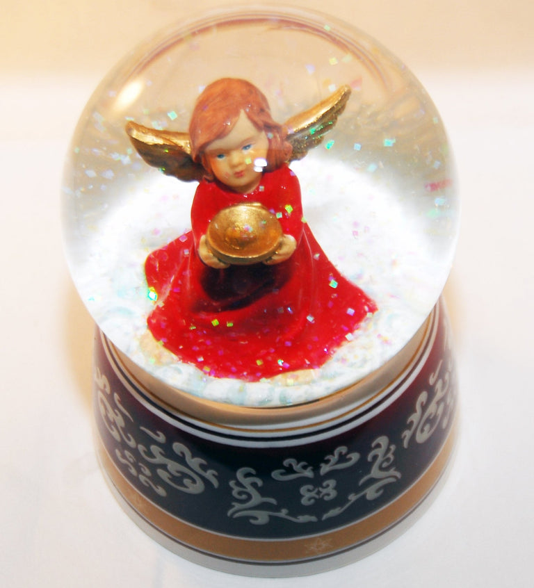 Schneekugel Engel rot mit Schale mit Spieluhr - Schneekugelhaus