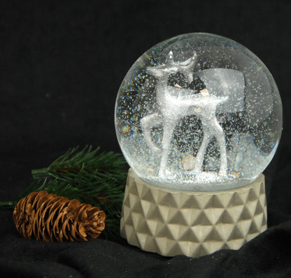 Schneekugel Hirsch silber sand farben kubisch "PURE-Line" 10 cm Durchmesser - Schneekugelhaus
