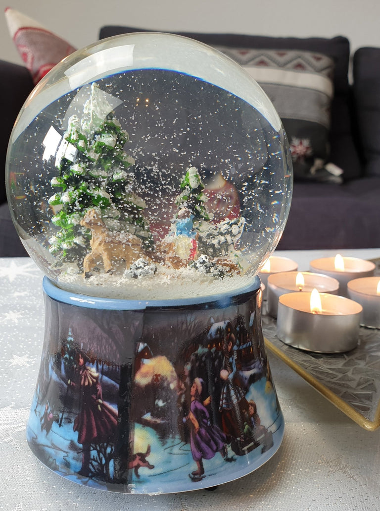 Schneekugel Romantische Kutschfahrt mit Spieluhr 10 cm Durchmesser - Schneekugelhaus