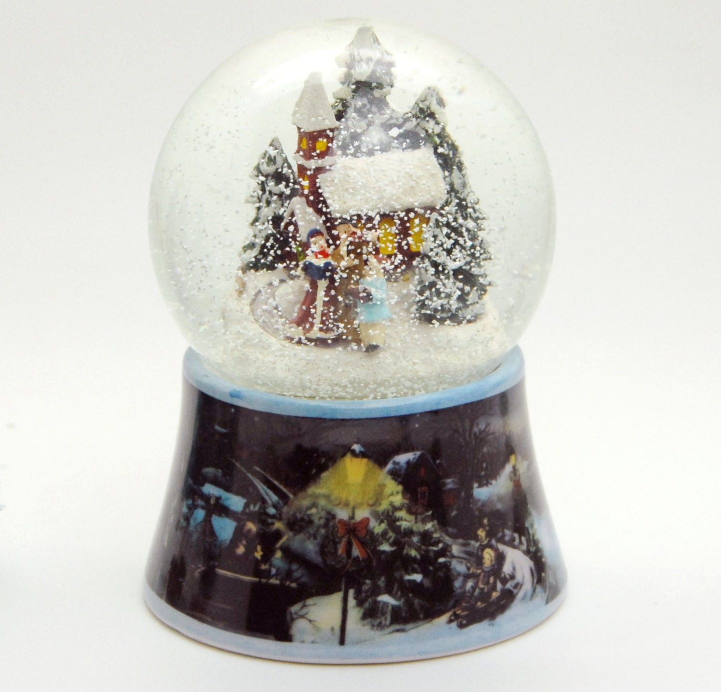 Schneekugel Romantischer Winterspaziergang auf Sockel nostalgischer Weihnachtsmarkt mit Spieluhr - Schneekugelhaus