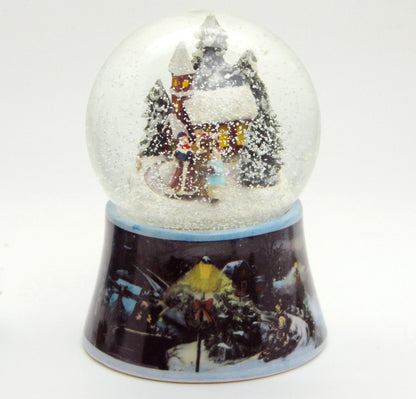 Schneekugel Romantischer Winterspaziergang auf Sockel nostalgischer Weihnachtsmarkt mit Spieluhr - Schneekugelhaus