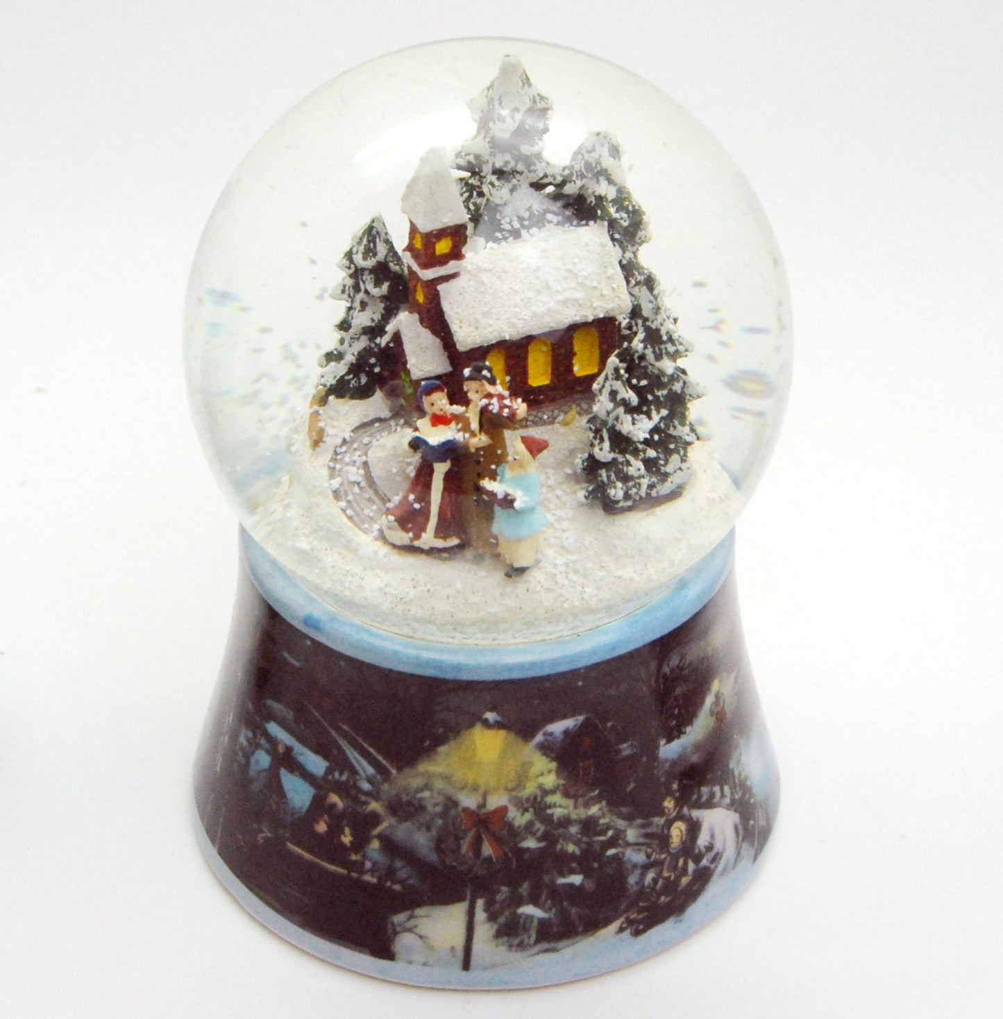 Schneekugel Romantischer Winterspaziergang auf Sockel nostalgischer Weihnachtsmarkt mit Spieluhr - Schneekugelhaus