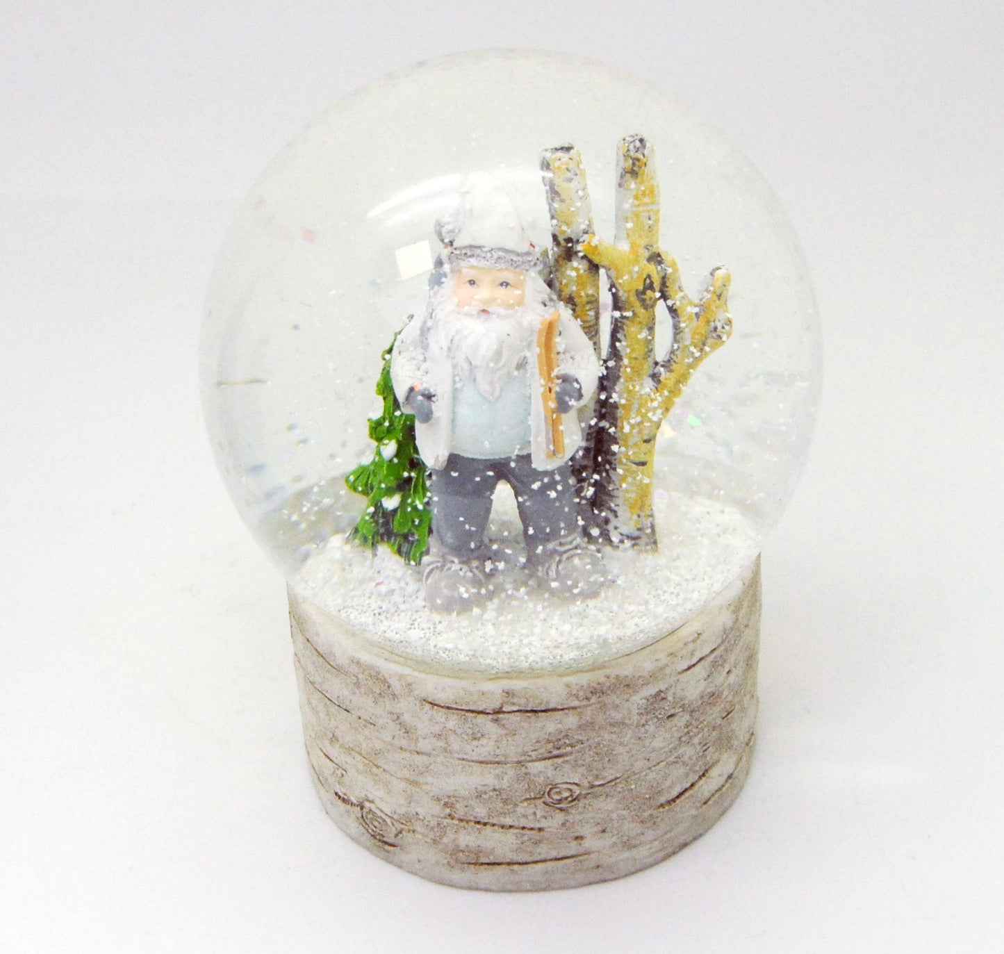 Schneekugel Santa weiß im Winterwald auf Holzsockel "Country-Line" 10 cm Durchmesser - Schneekugelhaus