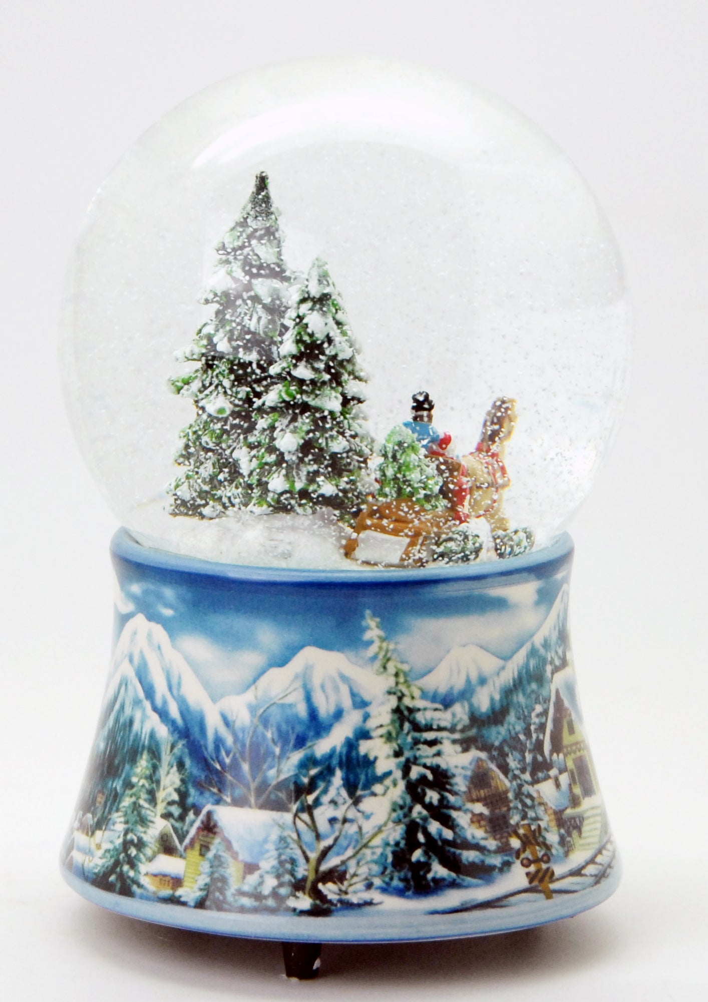 Schneekugel Schlittenfahrt auf Sockel Winterlandschaft mit Spieluhr 10 cm Durchmesser - Schneekugelhaus