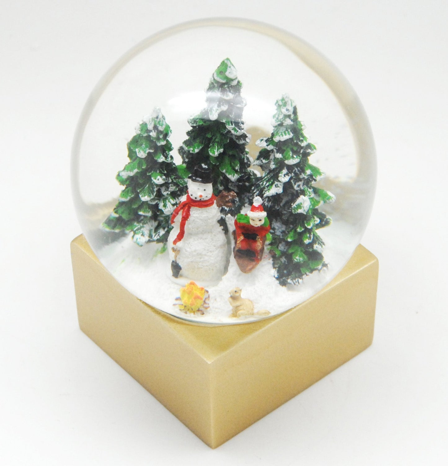 Schneekugel Schneemann steht vor Lagerfeuer auf Sockel golden eckig "PURE-Line" 10 cm Durchmesser - Schneekugelhaus