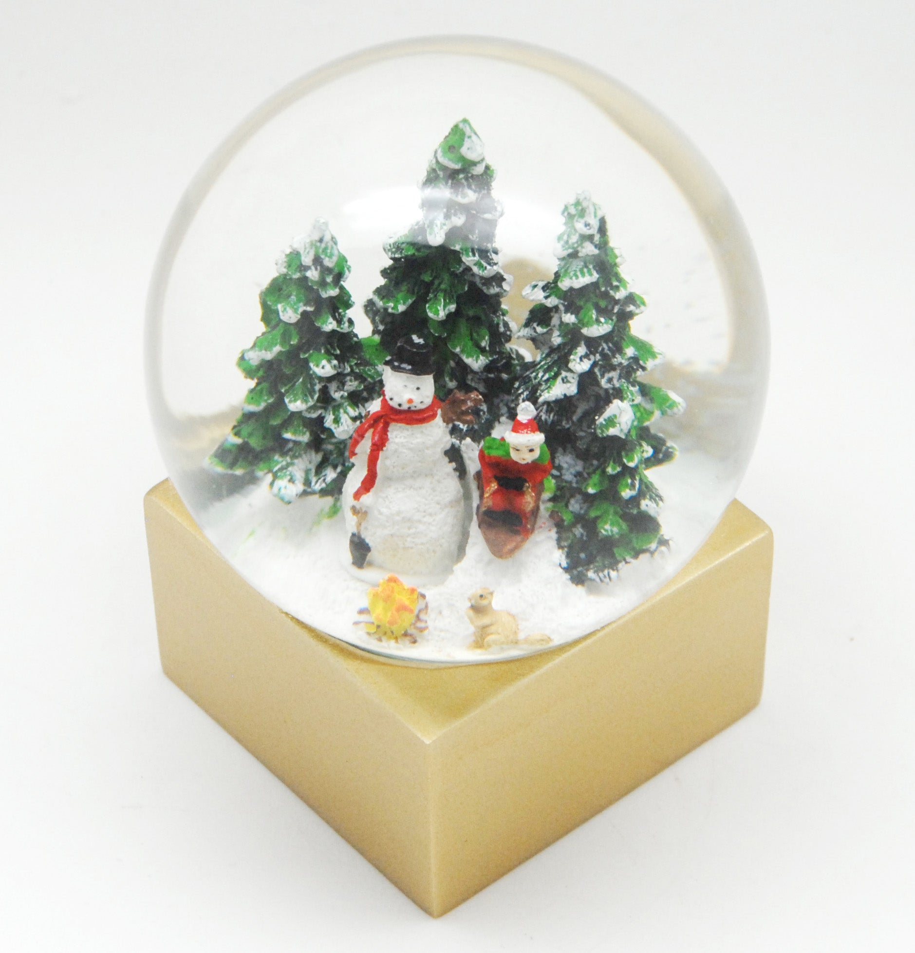 Schneekugel Schneemann steht vor Lagerfeuer auf Sockel golden eckig "PURE-Line" 10 cm Durchmesser - Schneekugelhaus