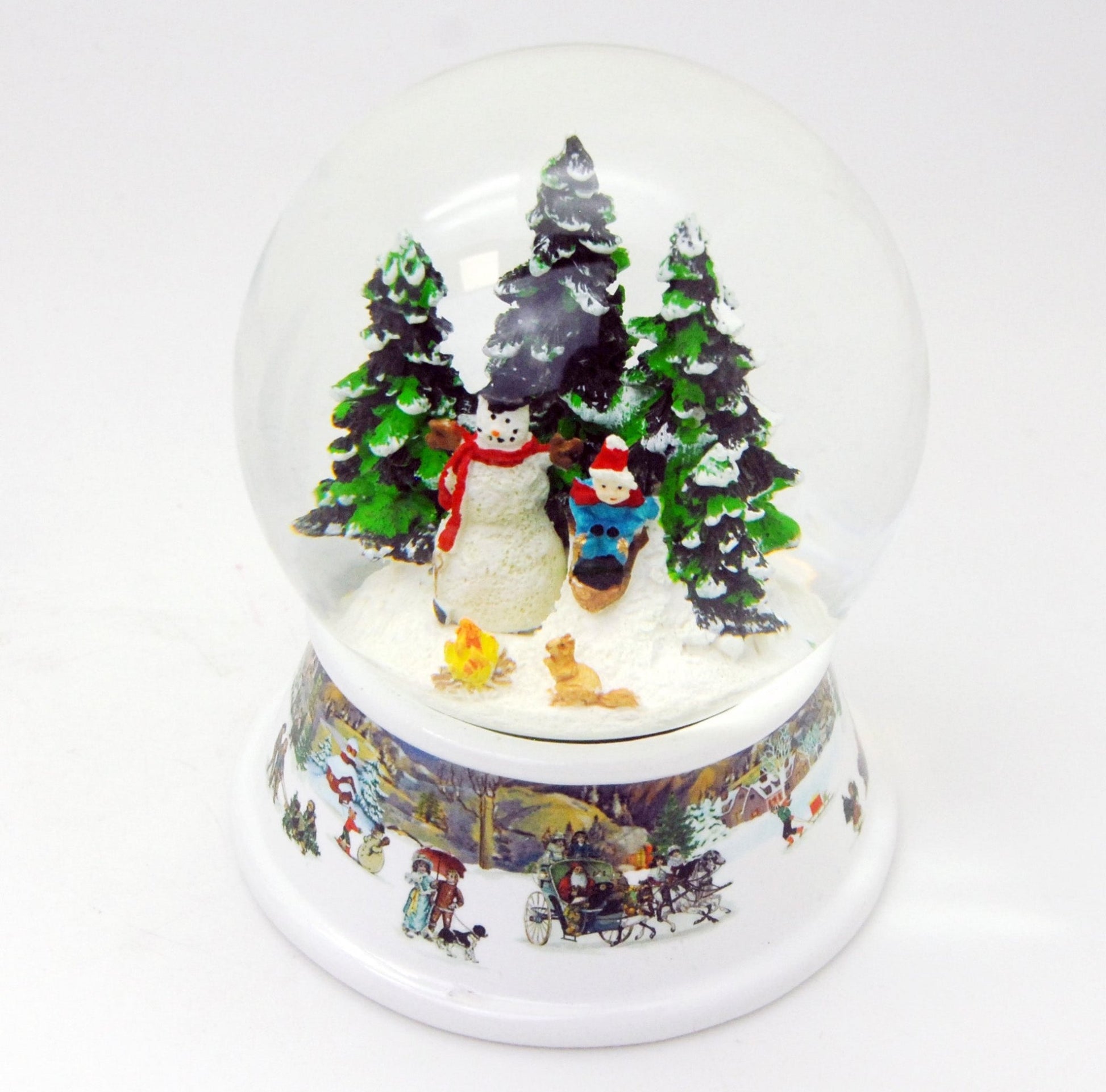 Schneekugel Schneemann steht vor Lagerfeuer auf Sockel nostalgische Winterlandschaft mit Spieluhr 10 cm Durchmesser - Schneekugelhaus