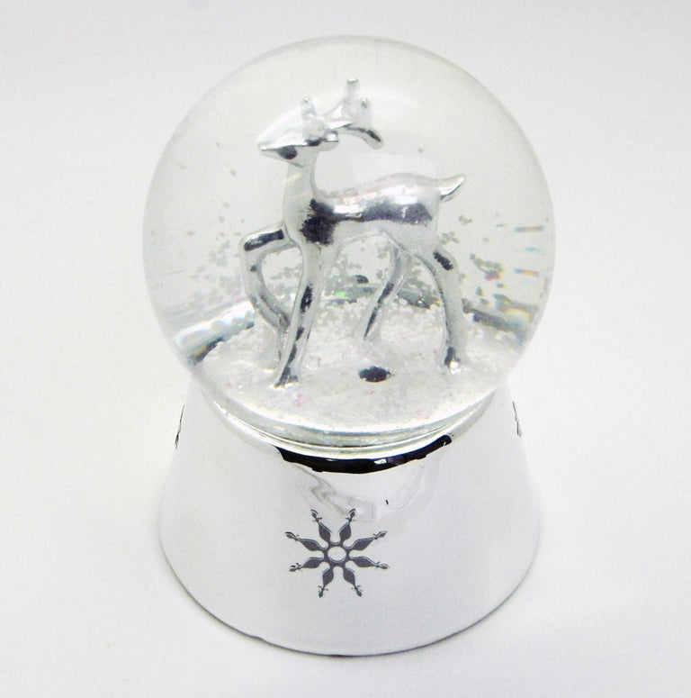 Schneekugel Silber Reh auf silber Sockel gerade mit Sternen mit Spieluhr Winter Wonderland 10 cm Durchmesser - Schneekugelhaus
