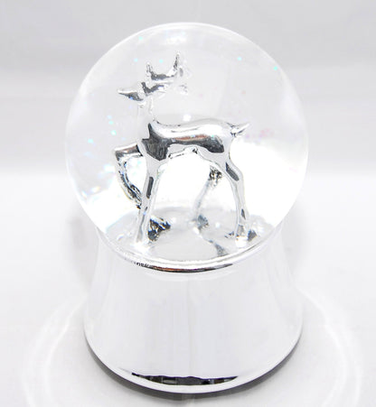 Schneekugel Silber Reh auf silber Sockel mit Spieluhr Winter Wonderland 10 cm Durchmesser - Schneekugelhaus