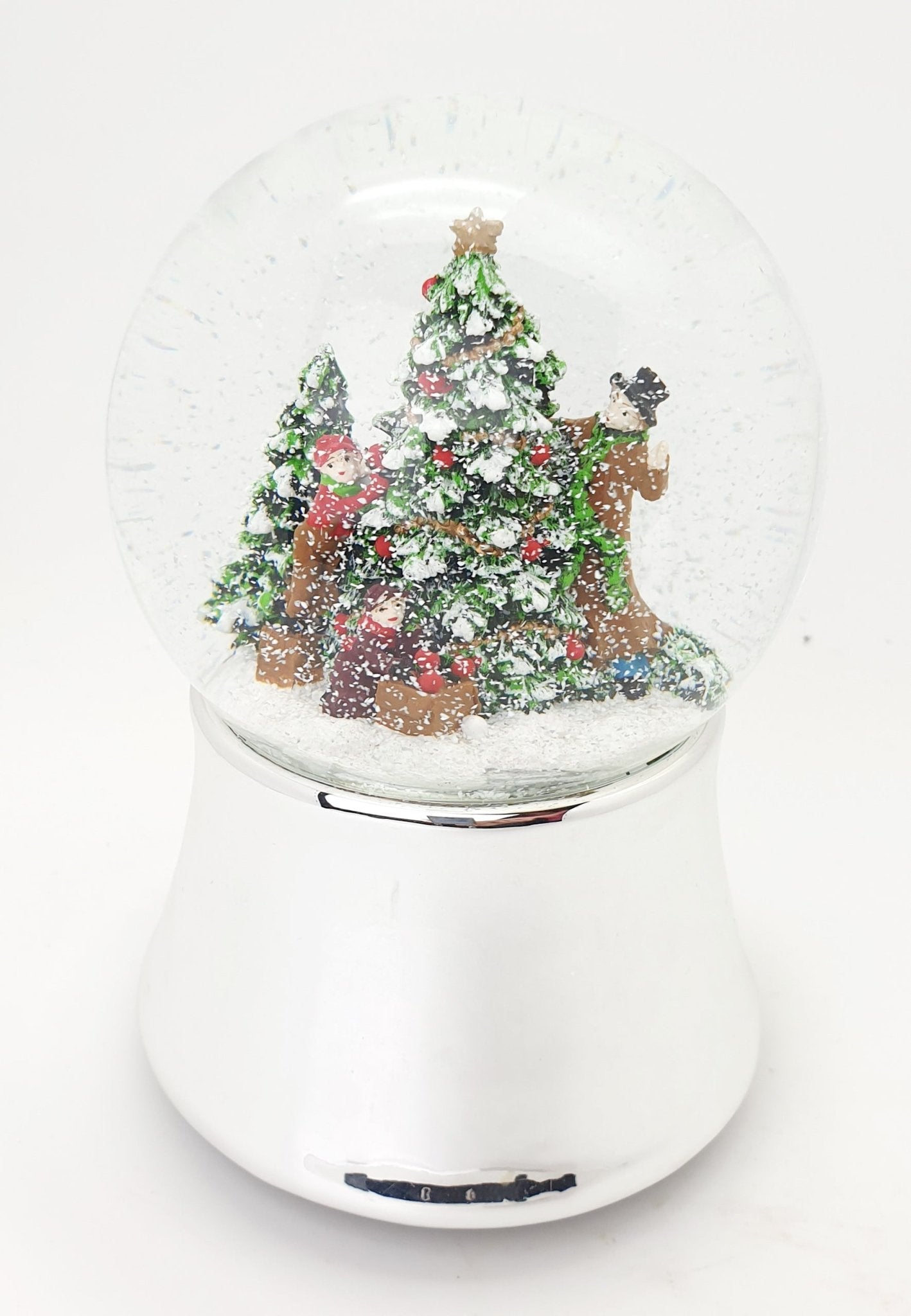 Schneekugel Tannenbaum schmücken auf silber Sockel mit Spieluhr 10 cm Durchmesser - Schneekugelhaus