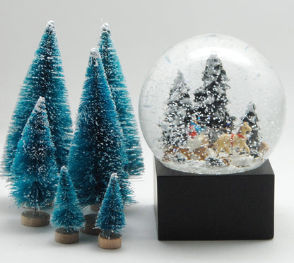 Schneekugel Weihnachts-Schlittenfahrt auf Sockel schwarz eckig "PURE-Line" 10 cm Durchmesser - Schneekugelhaus