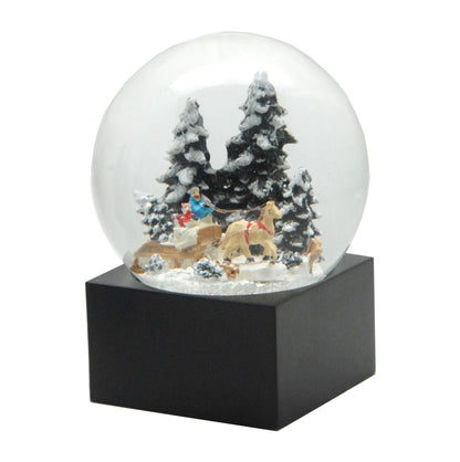 Schneekugel Weihnachts-Schlittenfahrt auf Sockel schwarz eckig "PURE-Line" 10 cm Durchmesser - Schneekugelhaus