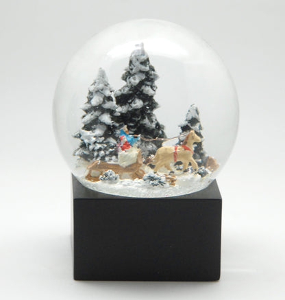Schneekugel Weihnachts-Schlittenfahrt auf Sockel schwarz eckig "PURE-Line" 10 cm Durchmesser - Schneekugelhaus