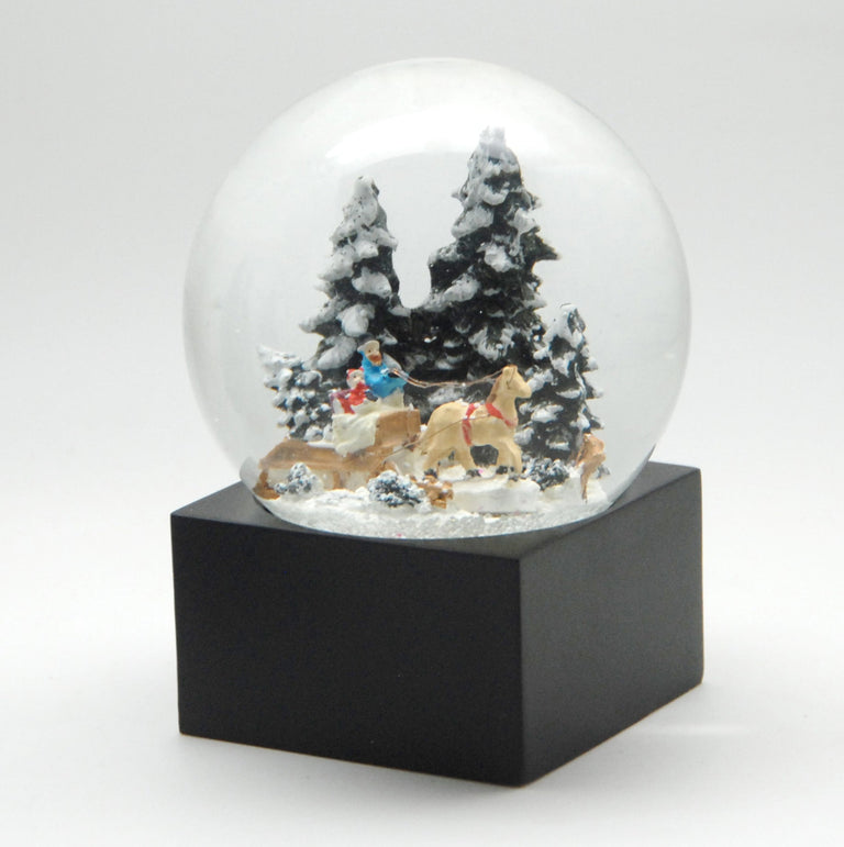 Schneekugel Weihnachts-Schlittenfahrt auf Sockel schwarz eckig "PURE-Line" 10 cm Durchmesser - Schneekugelhaus