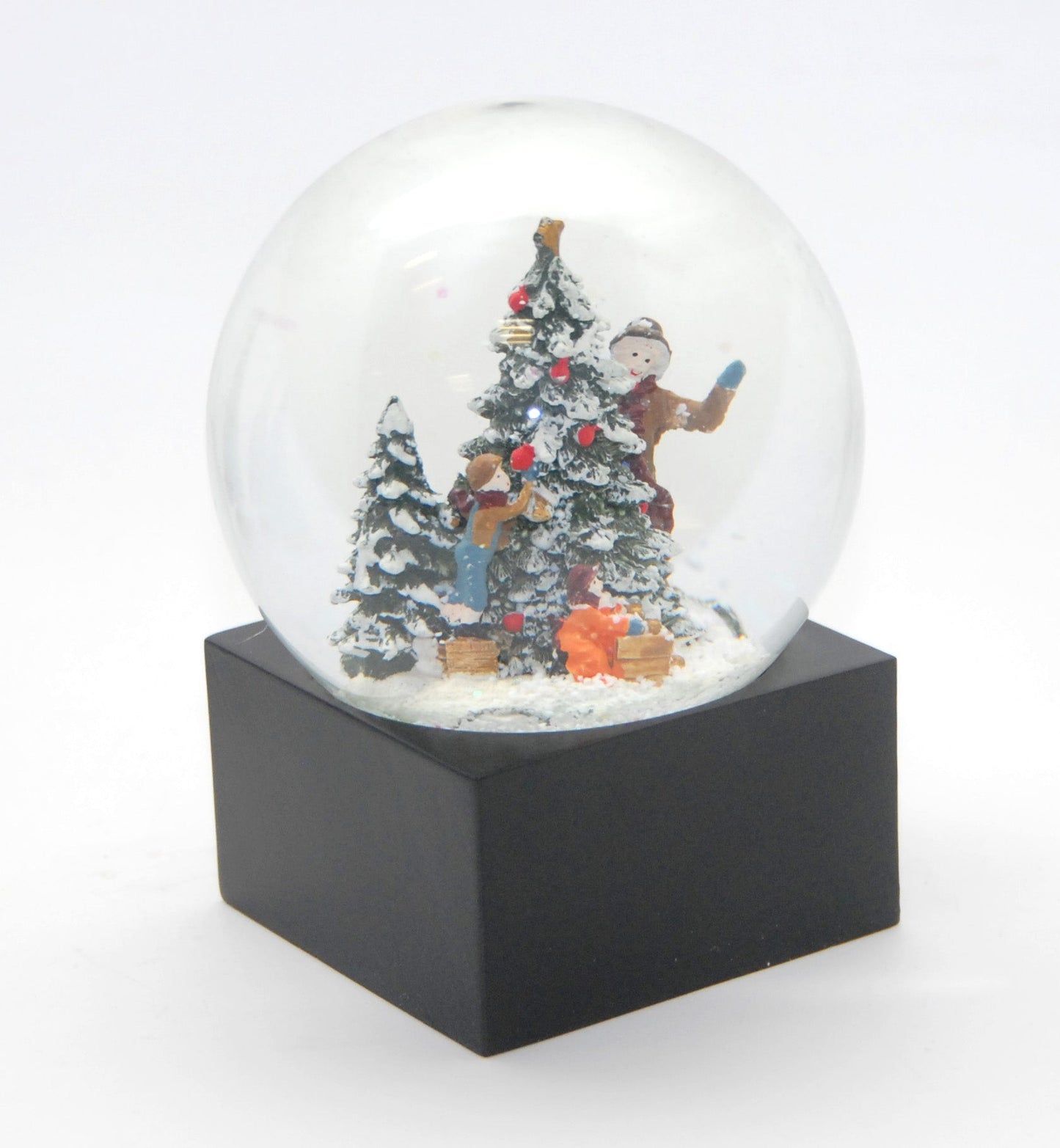 Schneekugel Weihnachtsbaum schmücken auf Sockel schwarz eckig "PURE-Line" 10 cm Durchmesser - Schneekugelhaus