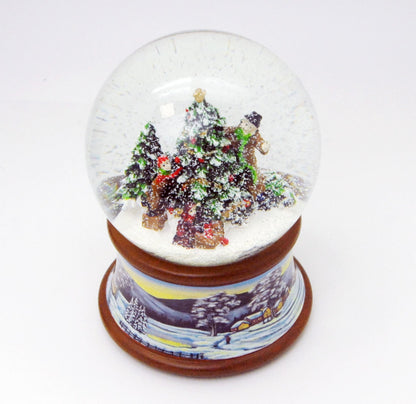 Schneekugel Weihnachtsbaum schmücken auf Sockel Winterlandschaft braun mit Spieluhr - Schneekugelhaus