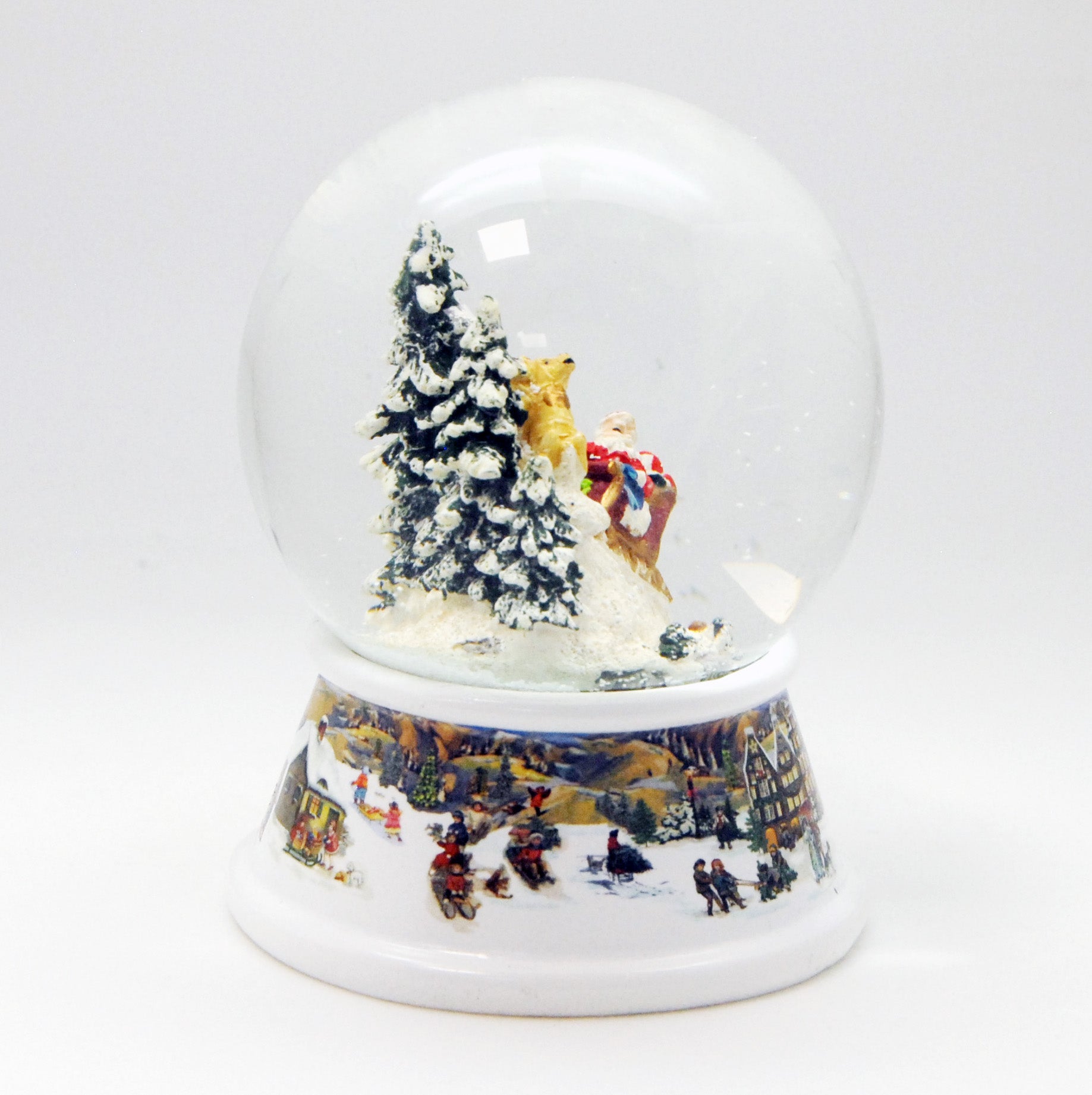 Schneekugel Weihnachtsmann auf Schlitten auf Sockel nostalgische Häuserlandschaft mit Spieluhr 10 cm Durchmesser - Schneekugelhaus