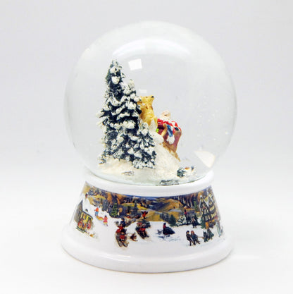 Schneekugel Weihnachtsmann auf Schlitten auf Sockel nostalgische Häuserlandschaft mit Spieluhr 10 cm Durchmesser - Schneekugelhaus