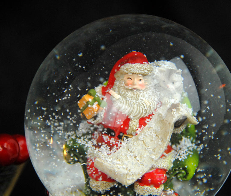 Schneekugel Weihnachtsmann rot Geschenkeliste auf Sockel schwarz eckig "PURE-Line" 10 cm Durchmesser - Schneekugelhaus