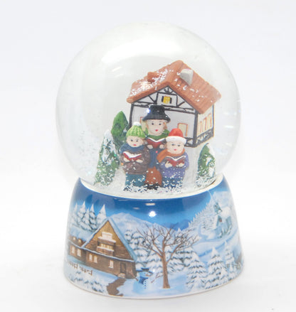 Schneekugel Weihnachtssinger vor Fachwerkhaus auf Sockel Winterlandschaft mit Spieluhr - Schneekugelhaus