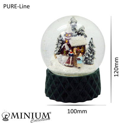 Schneekugel Weihnachtsspaziergang auf Sockel dunkelgrün kubisch "PURE-Line" 10 cm Durchmesser - Schneekugelhaus