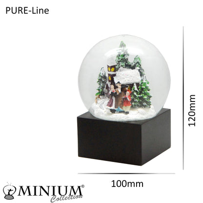Schneekugel Weihnachtsspaziergang auf Sockel schwarz eckig "PURE-Line" 10 cm Durchmesser - Schneekugelhaus