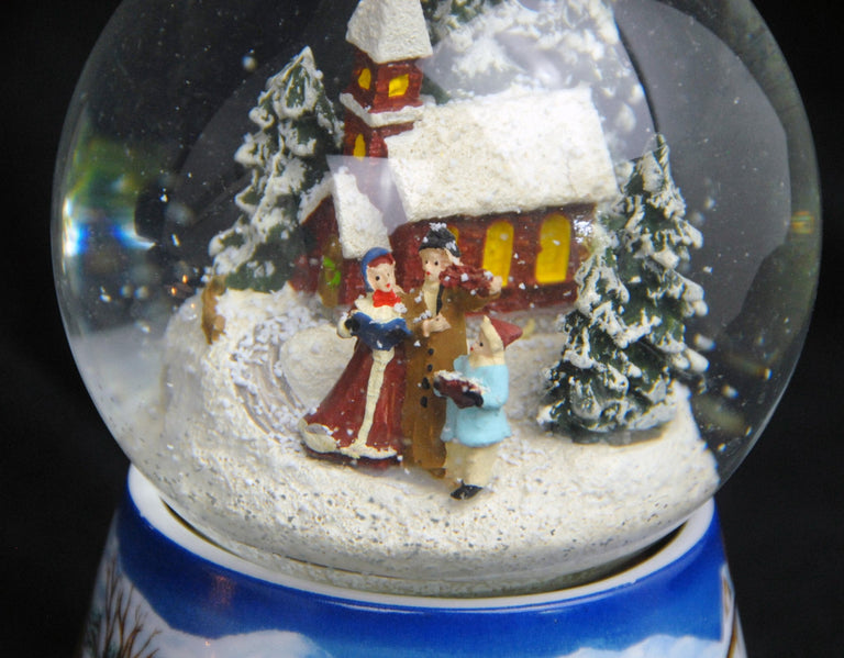 Schneekugel Weihnachtsspaziergang auf Sockel Winterlandschaft mit Spieluhr 10 cm Durchmesser - Schneekugelhaus