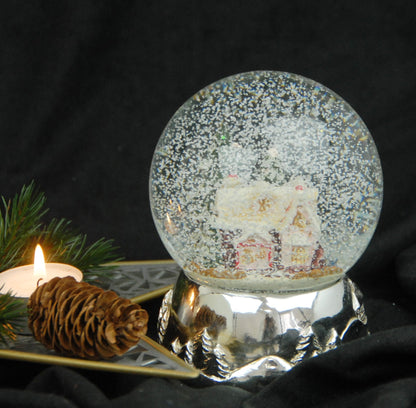 Schneekugel Zuckerbäckerhaus auf Silber Sockel mit Spieluhr We wish you a merry Christmas - Schneekugelhaus
