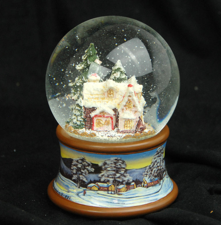 Schneekugel Zuckerbäckerhaus Winterwald auf Sockel Winterlandschaft braun mit Spieluhr - Schneekugelhaus