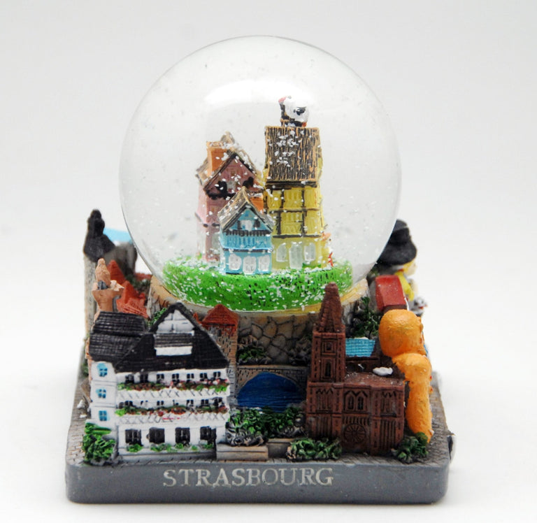 Souvenir Schneekugel Elsass mit Fachwerkhäusern und Strasburg, Colmar, Riquewihr, Obernai und Kaysersberg. - Schneekugelhaus