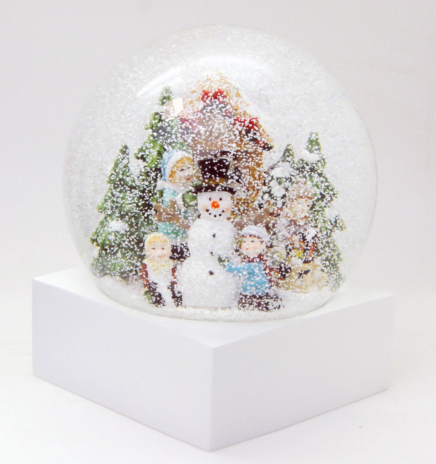 Stylische Schneekugel Megaformat Schneeballschlacht mit Schneemann auf Sockel weiß eck PURE-Line - Schneekugelhaus