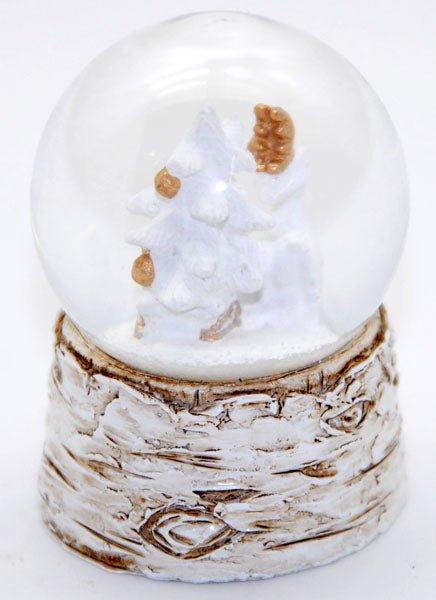 Süße Minikugel mit Reh,Schlitten und Tannenbaum in weiß und gold auf Holzsockel Luftblase - Schneekugelhaus
