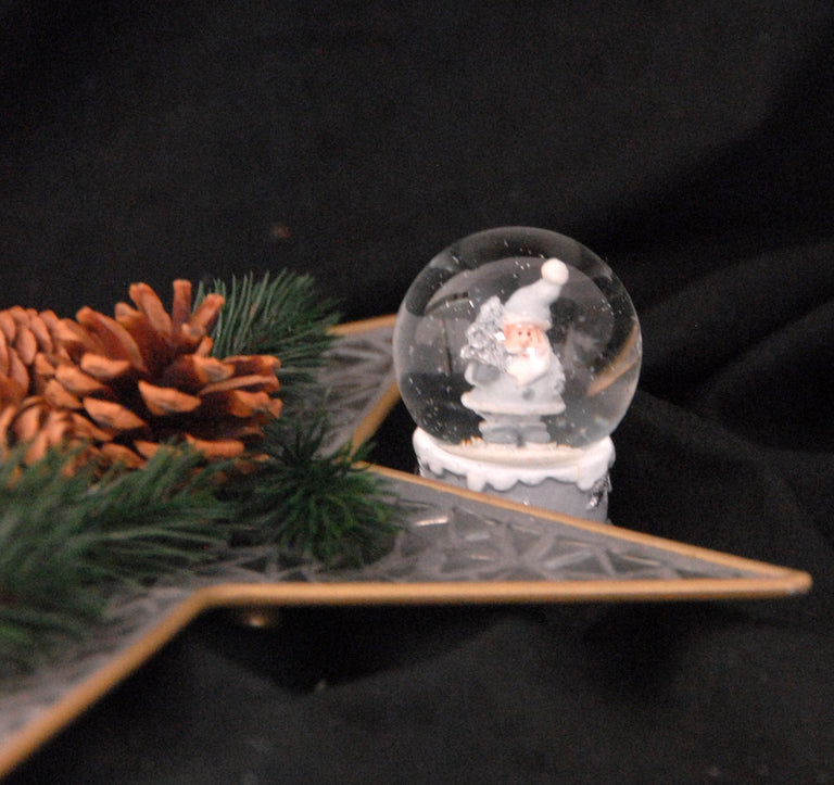 Süße Minikugel mit Weihnachtsmann in silber, weiß und grau - Luftblase - Schneekugelhaus